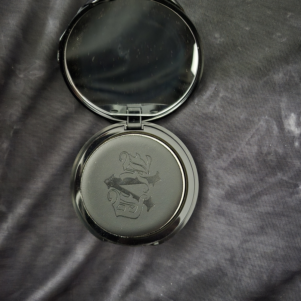 KVD Lock-It Setting Powder - Picture 5 of 6